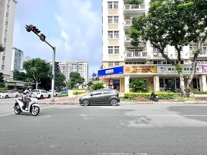 Shop Mặt Tiền Đường C Chung Cư Cảnh Viên 2, Phú Mỹ Hưng Giá Rẻ Sổ Hồng