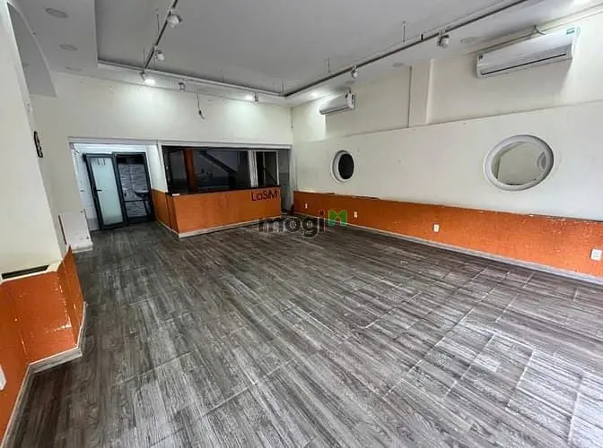 Spa - Tiệm Nail Mt Nguyễn Cư Trinh, Q1. Dt: 6X12M, Kc: Trệt. Gía: 45Tr