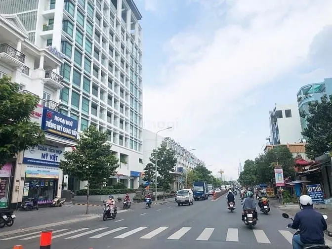 Hiếm Nhà Hẻm 497 Phan Văn Trị Ngang 5.2M 4Lầu 90M2 Ngay Emart 12.3 Tỷ