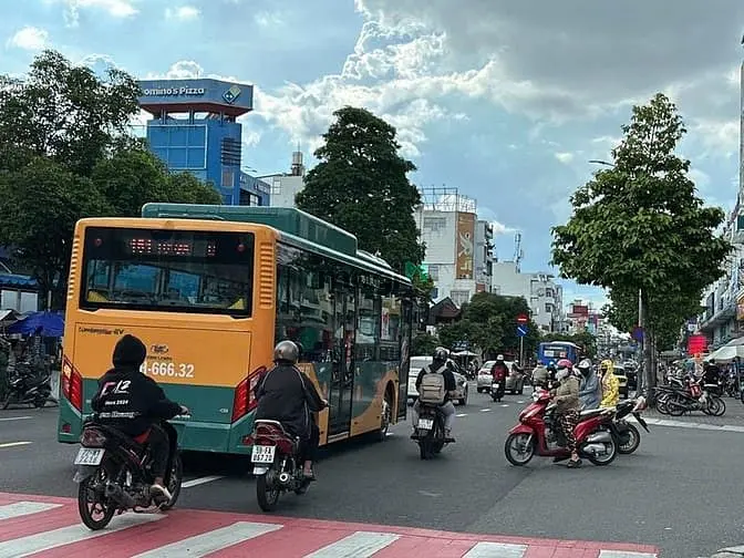 Hiếm Nhà Hẻm 497 Phan Văn Trị Ngang 5.2M 4Lầu 90M2 Ngay Emart 12.3 Tỷ