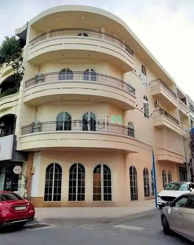 Góc 2Mt Số 10 Trần Nhật Duật, Q1. Dt: 20X5M, Kc: Trệt 3 Lầu. Gía: 70Tr