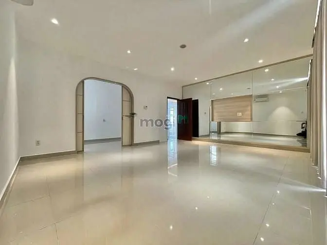 Tuyến Đường Kinh Doanh Sầm Uất Về: Thời Trang, Spa, Phòng Khám......