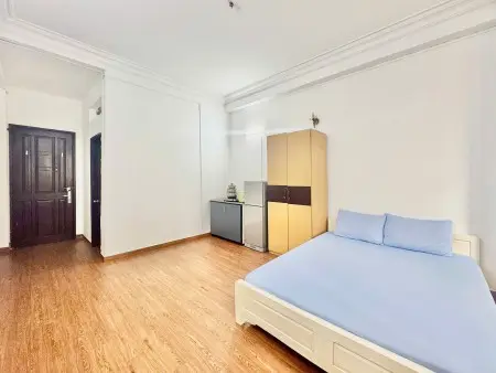 Ban Công Cửa Sổ Thoáng Mát Tại Đào Duy Anh- Cạnh Đường Hồ Văn Huê