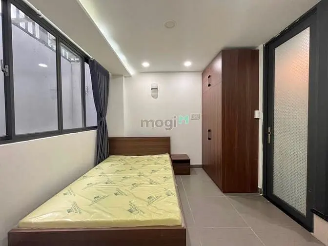 Cho Thuê Căn Hộ Ban Công Full Nội Thất Nga Trần Hưng Đạo Quận 1