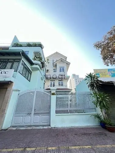 Cho Thuê Nhà Mặt Tiền 10M Võ Văn Tần Q3