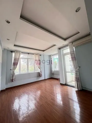 Cho Thuê Nhà Mặt Tiền 10M Võ Văn Tần Q3