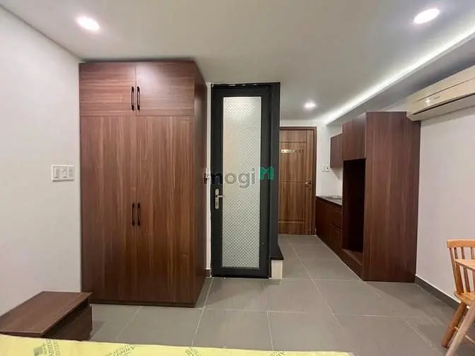 Cho Thuê Căn Hộ Ban Công Full Nội Thất Nga Trần Hưng Đạo Quận 1