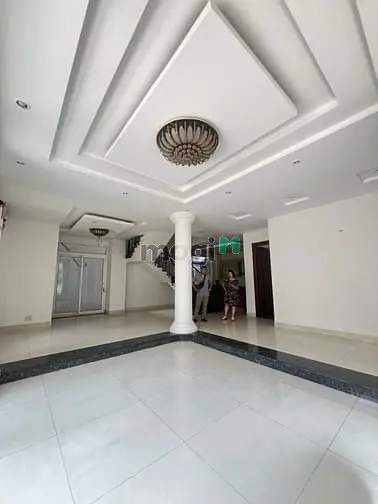 Cho Thuê Nhà Mặt Tiền 10M Võ Văn Tần Q3