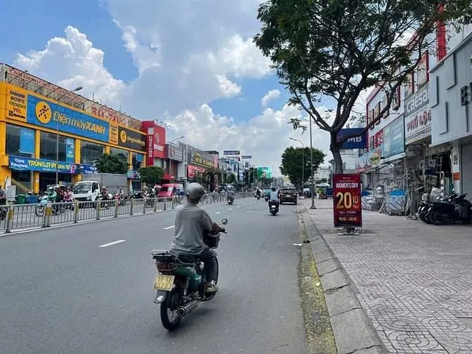 Gò Vấp, Nhà Mặt Tiền Kính Doanh Nguyễn Oanh, Dt 4.2X20M