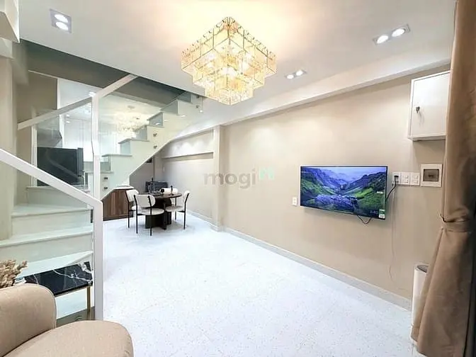 Bán Nhà Ngã Tư Hàng Xanh Bình Thạnh Xe Hơi Tới Nhà 2Pn 28M2 Chỉ Chỉnh