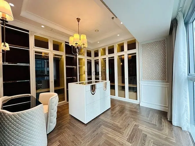 Cần Bán Căn Hộ Cao Cấp Quận 1 Vinhomes Đồng Khởi - 190M2, View Hồ Bơi