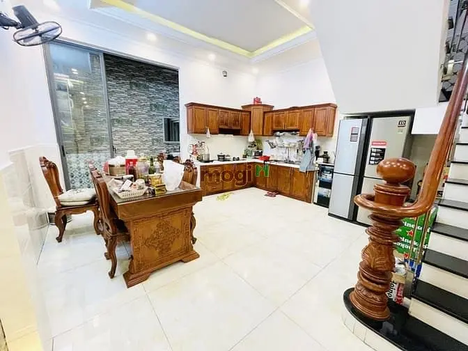 Mặt Tiền Kinh Doanh• Mai Văn Vĩnh• Q7• 5 Tầng• 87M2(5.2X17)• 5Pn• 6Wc