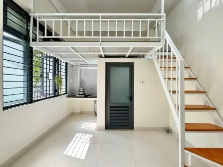 Phòng Ban Công Full Nội Thất Ngay Ngã Tư Bảy Hiền