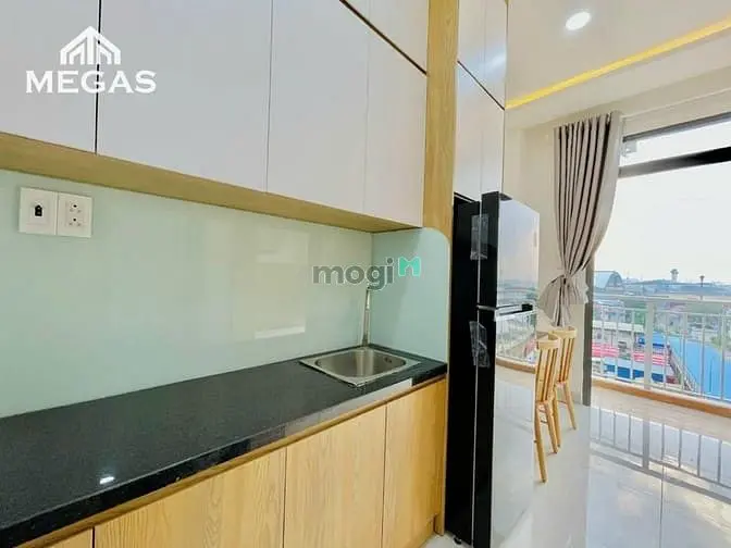 Trống Sẵn Căn Hộ Cửa Sổ Trời Full Nội Thất Mới 100% Ngay Phạm Văn Đồng