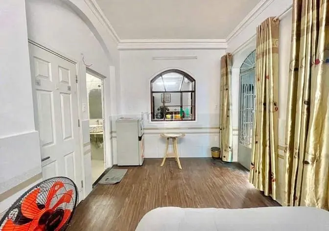 Cho Thuê Nhà Nguyên Căn 8 Phòng - Đường Lê Thánh Tôn Trung Tâm Quận 1