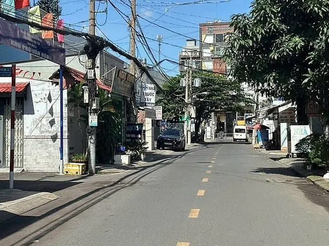 Chỉ 17 Tỷ Có Nhà Hxt Thông 12M 4 Lầu Ngang 4.5M 158M2 Ngay Emart Phan