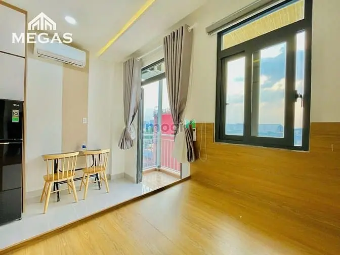 Trống Sẵn Căn Hộ Cửa Sổ Trời Full Nội Thất Mới 100% Ngay Phạm Văn Đồng
