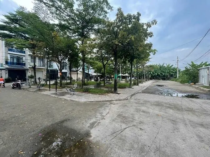 Nhà Cho Thuê Ngay Công Viên Tl 37 Dt 4X5M 1 Lầu 2Pn.1Wc Giá 3Tr