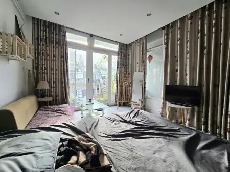 Trọ Quận 1 Gần Bùi Viên, Chợ Bến Thành, Vlu. Full Nội Thất, Ban Công To Cho Nuôi Pet