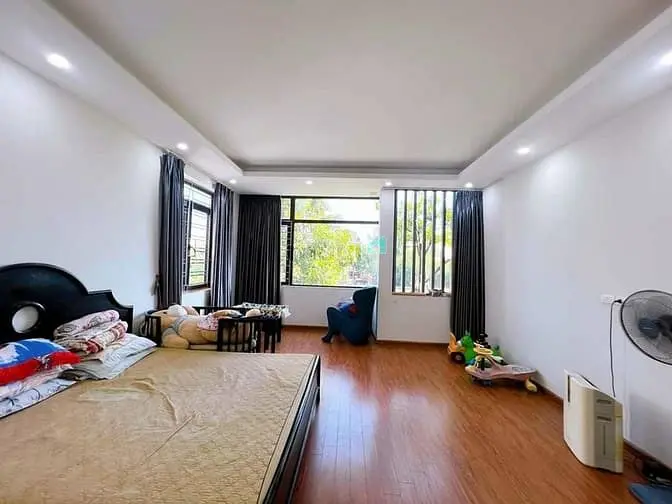 Bán Nhà Hoàng Văn Thái- Gần Phố- 2 Thoáng- Ngõ Thông Ô Tô- 81M- 18.8Tỷ