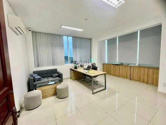 Cho Thuê Tòa Nhà Ốp Kính Ngang 8M Hẻm Ôtô 290/1A Đường Nkkn