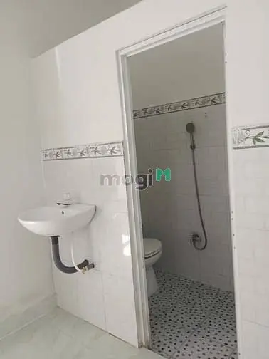 Cho Thuê Nhà Đường Thạnh Lộc Quận 12 Dt:4*10M 1 Lầu 1Pn 1Wc Giá 4Tr