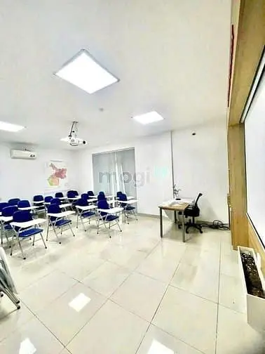 Cho Thuê Tòa Nhà Ốp Kính Ngang 8M Hẻm Ôtô 290/1A Đường Nkkn