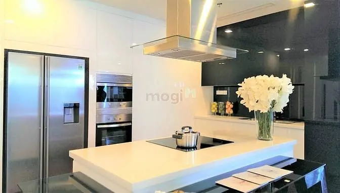 Gấp Bán Nhanh Căn Hộ Vinhomes Đồng Khởi, Quận 1, Có Sân Vườn Riêng Đẹp