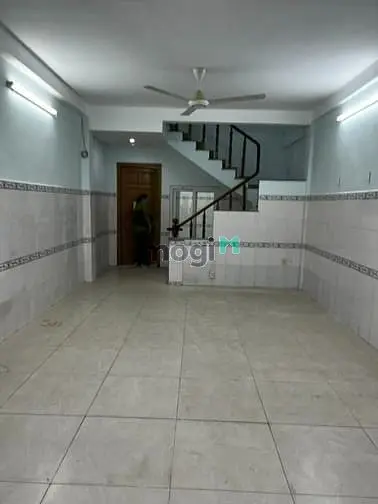 Ô Tô Đâuh Trong Nhà Cách Mạng Tháng 8 - Q10 4M X 14M 2 Tầng, 1 Trục