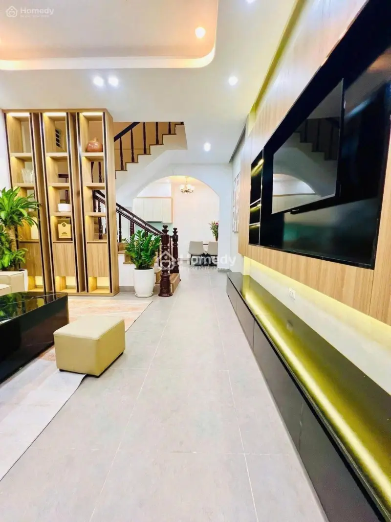 Nhà Đẹp Lô Góc – 15M Ra Phố Nguyễn Khang – 5 Tầng – Sổ Vuông – Chủ Cần Bán Gấp