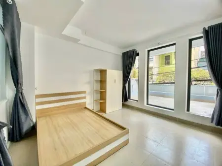 Cho Thuê Căn Hộ 1 Phòng Ngủ Full Nội Thất – Ban Công Rộng – Tách Bếp – Gần Etown & Sân Bay