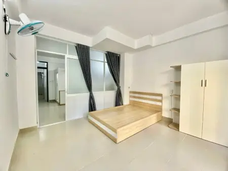 Cho Thuê Căn Hộ 1 Phòng Ngủ Full Nội Thất – Ban Công Rộng – Tách Bếp – Gần Etown & Sân Bay