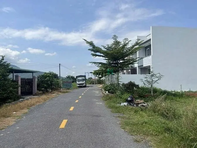 Bán Đất Mặt Tiền, View Núi Gần Chợ, Chỉ 590Tr, Thạnh Tân-Tây Ninh