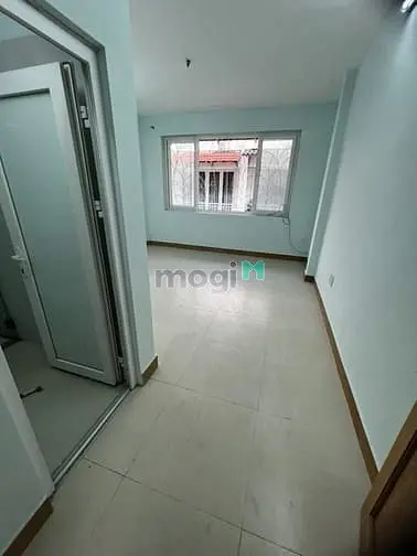 Ô Tô Đâuh Trong Nhà Cách Mạng Tháng 8 - Q10 4M X 14M 2 Tầng, 1 Trục