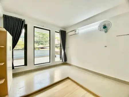 Cho Thuê Căn Hộ 1 Phòng Ngủ Full Nội Thất – Ban Công Rộng – Tách Bếp – Gần Etown & Sân Bay