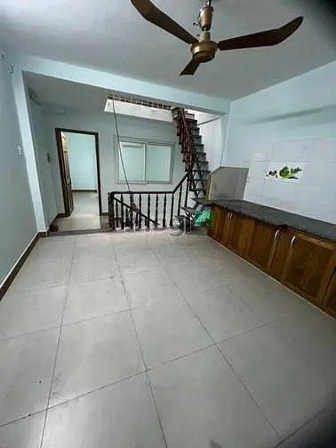 Ô Tô Đâuh Trong Nhà Cách Mạng Tháng 8 - Q10 4M X 14M 2 Tầng, 1 Trục