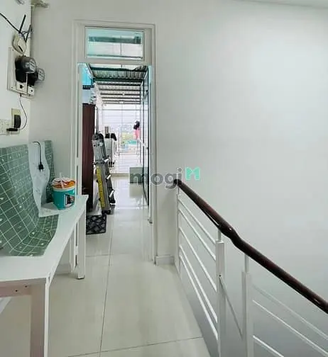 Nhỉnh 5 Tỷ - Hẻm Nhựa 8M - Đường Hoà Bình Cạnh Đầm Sen (4X9M)