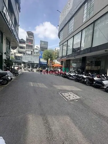 Cho T Huê Biệt Thự Sư Vạn Hạnh, Đối Diện Vạn Hạnh Mall, Quận 10