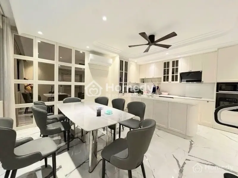 Bán Nhà Tạ Quang Bửu 55M/ Full Nội Thất/Thang Máy/ Lô Góc 3 Thoáng/ Gần Phố