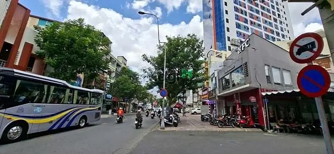 Quận 3 1 Trục Thẳng 5Om Ra Mt Lê Văn Sỹ , 4,2 X 12M 4 Tầng Sân Thượng