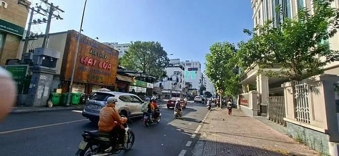 Sổ 39M2 3,3 X 11,5M Mặt Tiền Đường Quận 3, Ra Lê Văn Sỹ 2 Tầng