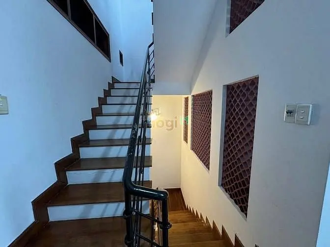 Nhà Phố Làng Báo Chí, Thảo Điền, Q2 - 3 Tầng Trống Suốt. Giá 35Tr/Th