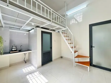 Phòng Ban Công Full Nội Thất Duplex Ngay Hồ Xuân Hương