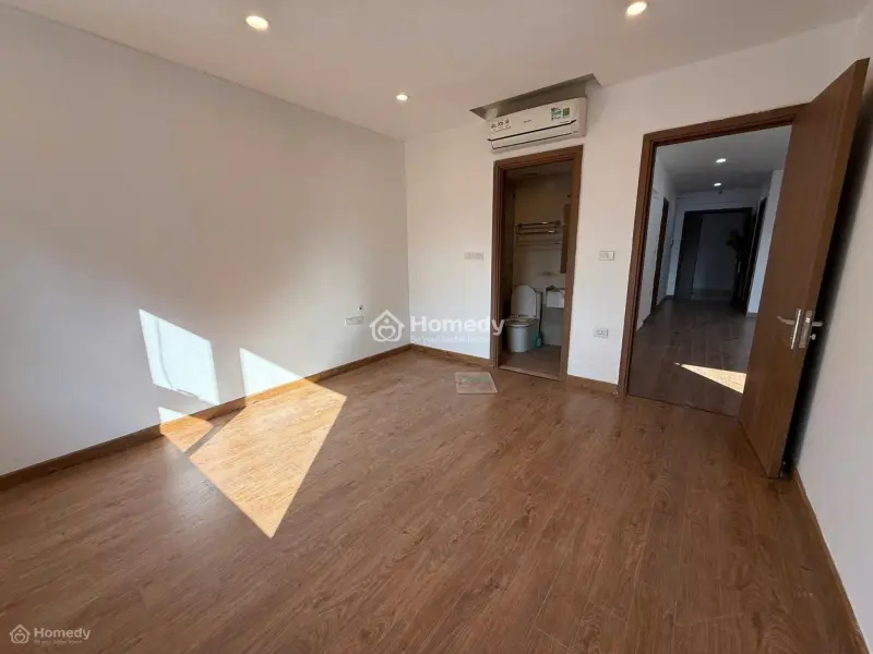 Gia Đình Cần Bán Căn 2Pn Tại Amber Riverside (Thông Với Times)