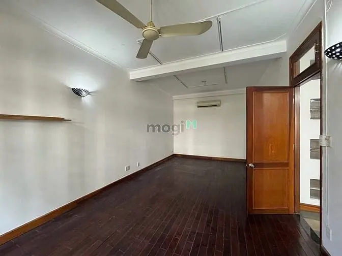 Nhà Phố Làng Báo Chí, Thảo Điền, Q2 - 3 Tầng Trống Suốt. Giá 35Tr/Th