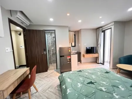 Căn Hộ Ban Công, Cửa Sổ Lớn - Gần Phan Đăng Lưu - Giáp Q1, Phú Nhuận