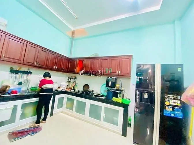 Hẻm Xe Hơi - Căn Góc Thoáng Mát - Dân Trí Tốt - 70M2 - Lâm Văn Bền