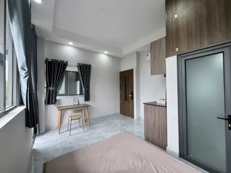Cho Thuê Phòng Ban Công Cửa Sổ Lớn Full Nội Thất 35M2 Ngay Tại Thích Quảng Đức Gần Quận 3, Quận 1