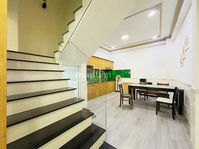 Bán Nhà Cực Êm Lê Hồng Phong, P2, Quận 5, 2,65 Tỷ, Sổ Riêng, Tiện Ích