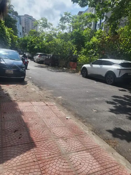 Cho Thuê Căn Hộ Tầng 3 Nhà Mặt Đường Có Thang Máy, Gần Trường Học, Chợ,